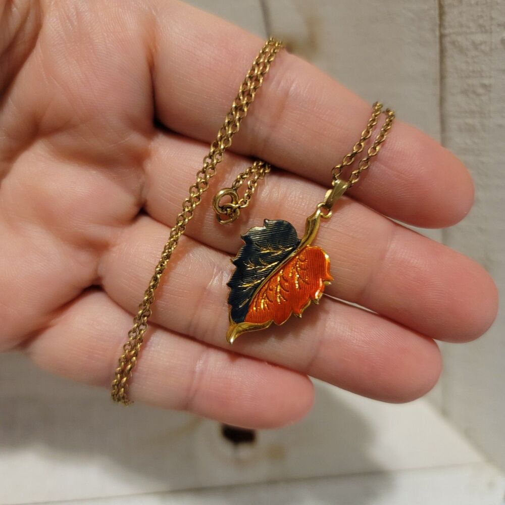 Vintage Gold Tone Enamel Leaf Pendant Necklace
